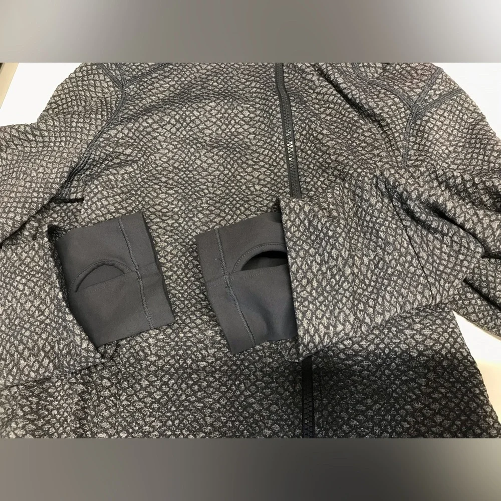 Under Armour Women's XL All Seasons Gear Full Zip Athletic Gray Snakeskin Jacket